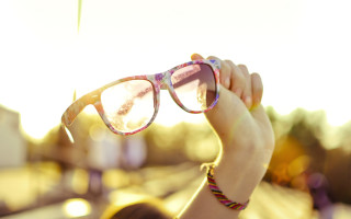 Woman glasses sunglasses blurry background - a pair of glasses free wallpaper