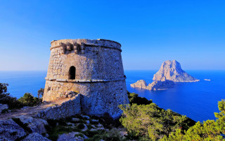 Stone tower ocean rock mountain - beautiful landscape free wallpaper for desktop
