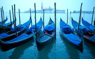 Boats water buildings clock tower - a group of boats free wallpaper