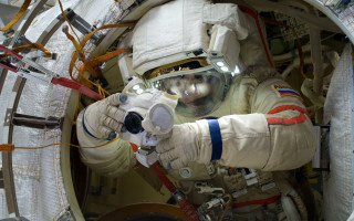 Space suit man holding device - a man in a space suit holding free wallpaper