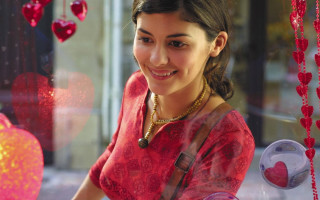 Smiling woman hearts beads magical - heart free wallpaper