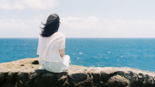 Woman sitting rock ocean cliff - the ocean free wallpaper for desktop