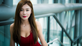 Red dress posing railing building - the background and a building in the background free wallpaper