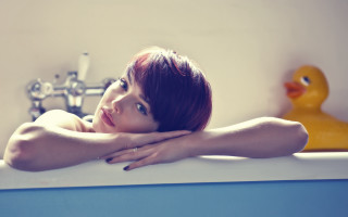 Red haired woman bathtub art - a bathtub free wallpaper