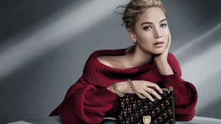 Woman red sweater black purse - annie leibovitz free wallpaper