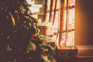 Christmas tree presents window curtain - art free wallpaper