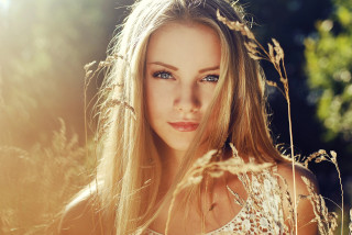 Blonde woman field tall grass - natural light free wallpaper