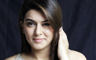 Woman smiling blackbackground araceli gilbert - an oil free wallpaper