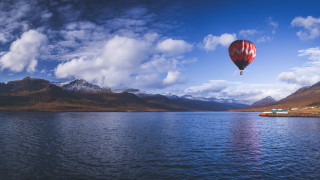 Hot air balloon lake mountains - over a lake free wallpaper