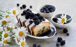 Blueberry blackberry cake flowers berries - a cake free wallpaper