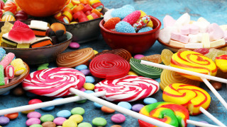 Candy bar lollipops bowls neoplasticism - clara peeters free wallpaper