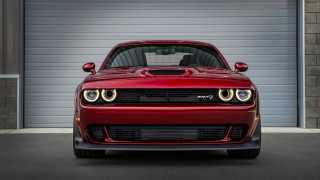 Red car garage light open - dom qwek free wallpaper
