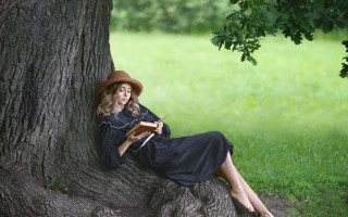 Woman dress hat reading tree - daphne mcclure free wallpaper