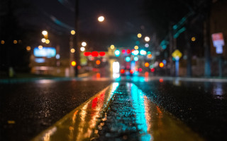 Wet street traffic lights night 2 - traffic free wallpaper
