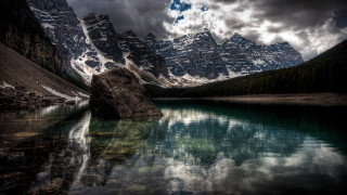 Mountain lake rock clouds sky - a cloudy sky above free wallpaper
