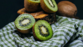 Kiwi half green checkered cloth - cui bai free wallpaper
