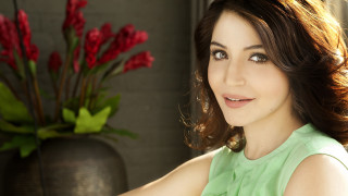 Elina karimova green dress red - a vase free wallpaper