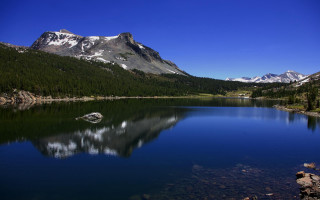 Mountain lake forest sky clouds 24 - a clear blue sky above free wallpaper