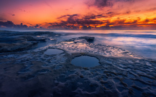 Sunset rocky beach hole water - a sunset over a rocky beach free wallpaper