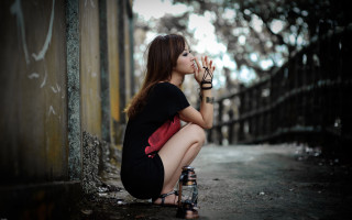 Woman kneeling gothic fashion fence - feng zhu free wallpaper