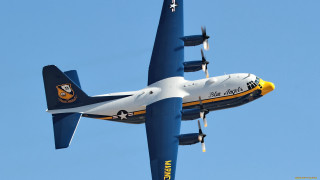 Blue white airplane propellers digital - the back of the plane free wallpaper