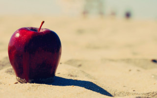 Red apple beach sand shadows - the sand free wallpaper
