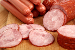 Sausages cutting board closeup food - free dogs wallpaper