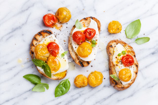 Marble table toasted bread tomatoes - ed benedict free wallpaper