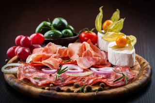 Plate meats vegetables berries olive - delaunay free wallpaper