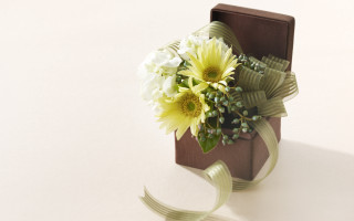 Bouquet wrapped brown box ribbon - eden box free wallpaper