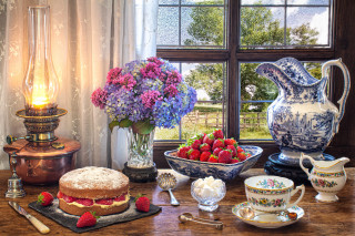 Table cake strawberries vase flowers - a cake free wallpaper
