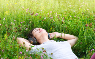 Woman flower field phone ears - headphone free wallpaper