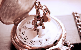 Small pocket watch eiffel chain - a photo free wallpaper