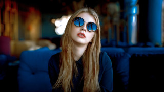 Woman blonde longhair sunglasses couch - sunglass free wallpaper
