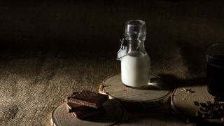 Milk chocolate coffee table photorealism - food photography free wallpaper