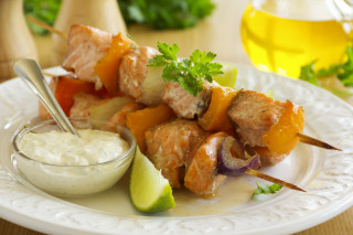 Plate fork dip food blur - a plate of food free wallpaper