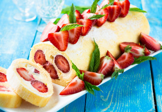 Strawberry shortcake blue table cream - a cake free wallpaper