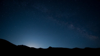 Night sky stars mountains horizon - astrophotography free wallpaper