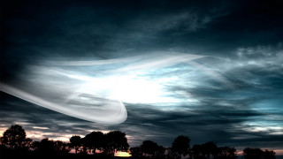 Dark sky clouds bright light - a dark sky free wallpaper