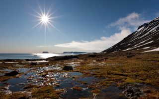Sunshine rocky beach mountain water - a sun free wallpaper