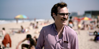 Man mustache glasses beach people - a blue sky in the background free wallpaper for desktop