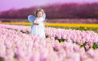 Little girl flower crown toy - pastel color free wallpaper