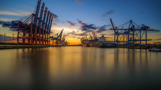 Harbor boats cloudy sunset bridge - under a cloudy sky free wallpaper
