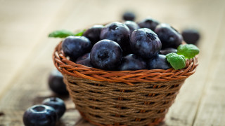 Blueberries basket wooden table leaves - bálint kiss free wallpaper