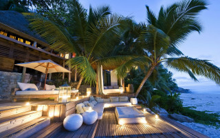 Lounge palm ocean night lights - bruce munro free wallpaper