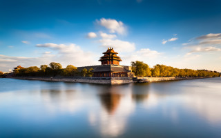 Water tower reflection beach city - emperor huizong of song free wallpaper