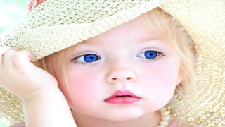 Little girl big hat blue - a little girl free wallpaper
