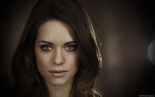 Woman blueeyes serious tachisme portrait - look free wallpaper for desktop