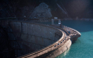 Large dam road bridge cars - cui bai free wallpaper