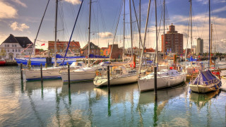 Harbor boats cityscape tokyo sunset - a group of boats free wallpaper